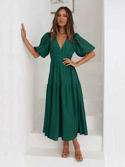 Robe midi croisée à étages et manches mi-longues