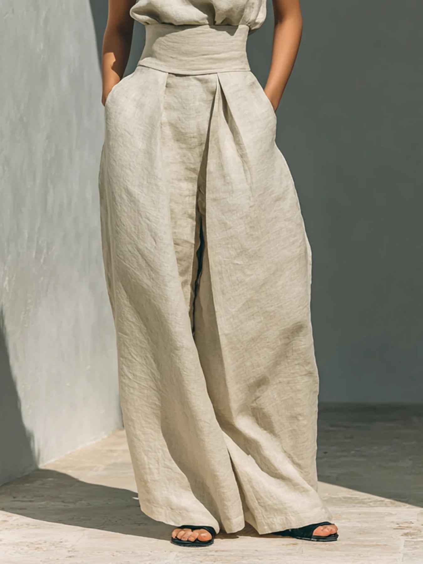 Ensemble deux pièces top col roulé sans manches et pantalon