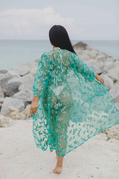 Robe de plage longue en mesh brodée main turquoise et or
