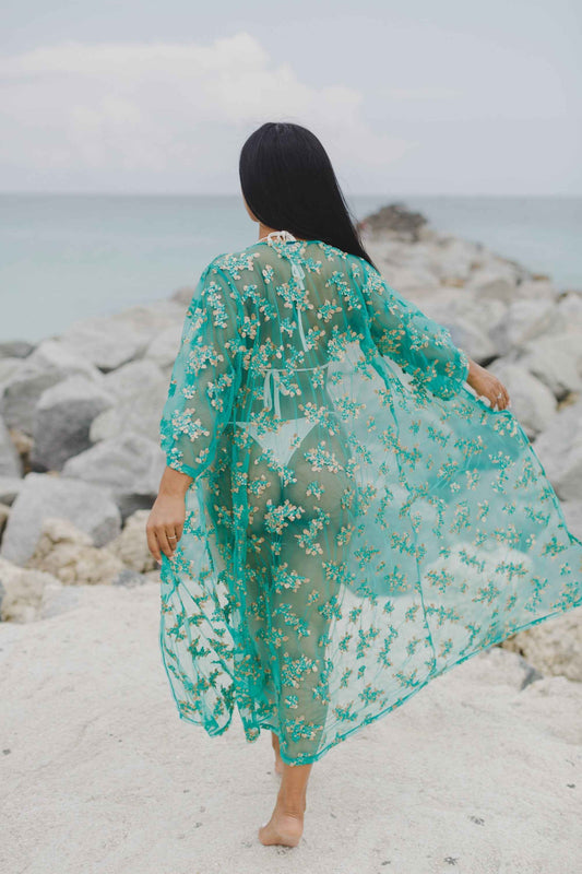 Robe de plage longue en mesh brodée main turquoise et or
