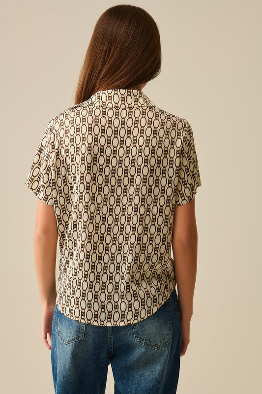 Chemise beige à manches courtes imprimé chaînes