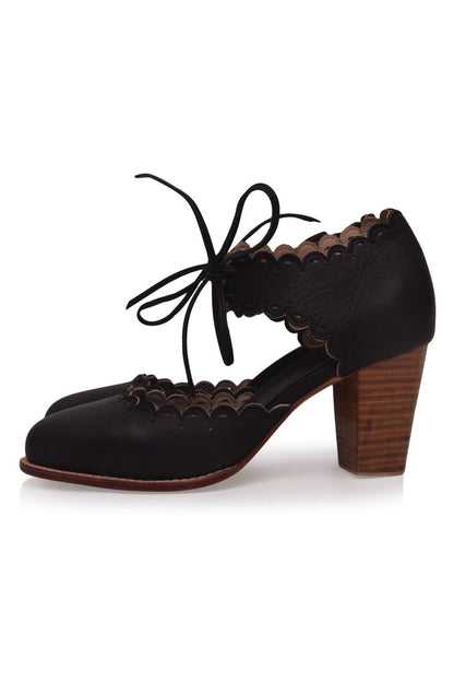 Escarpins en cuir bords festonnés talon carré bois — Dance Queen
