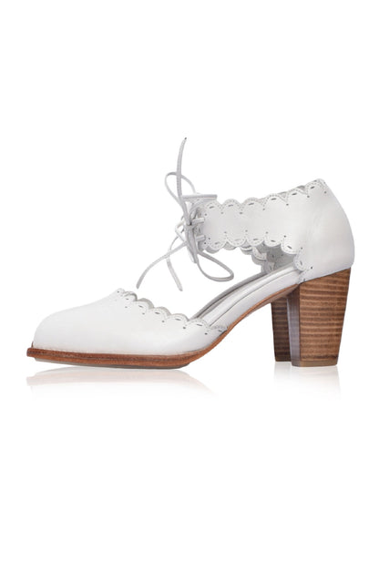 Escarpins en cuir bords festonnés talon carré bois — Dance Queen