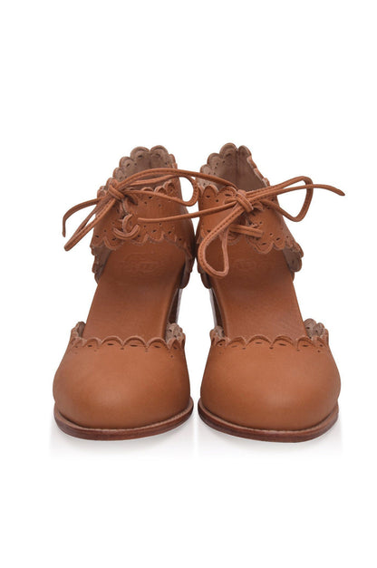 Escarpins en cuir bords festonnés talon carré bois — Dance Queen