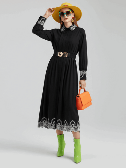 Robe fourreau brodée col rabattu manches longues