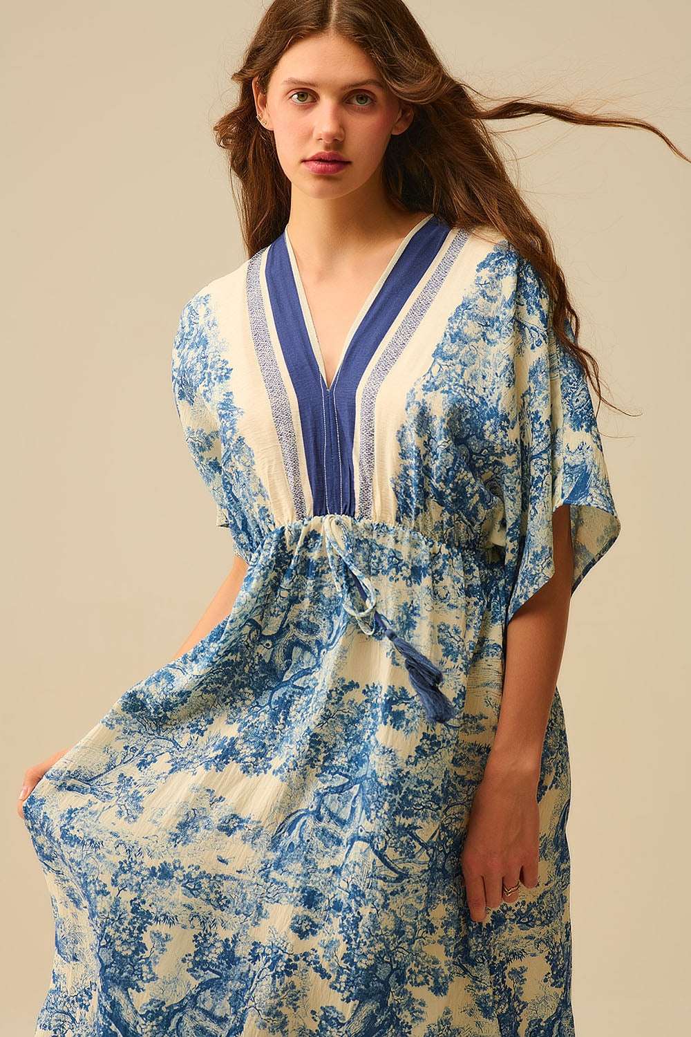 Robe longue col V imprimé toile de Jouy bleu ivoire - MyParisMonaco