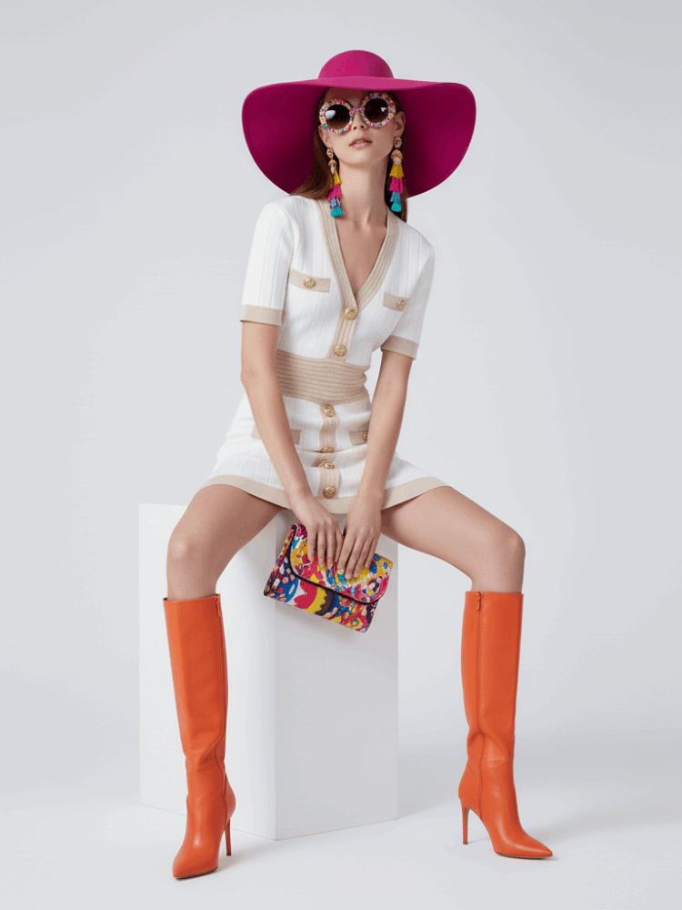 Robe maille soie col V avec boucle dorée