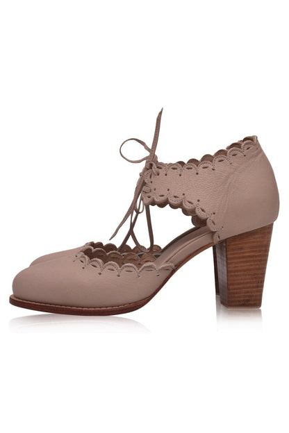 Escarpins en cuir bords festonnés talon carré bois — Dance Queen