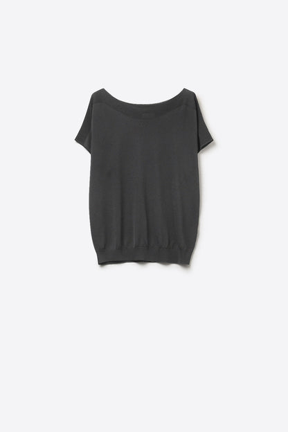 Pull noir col bateau à manches courtes tombantes