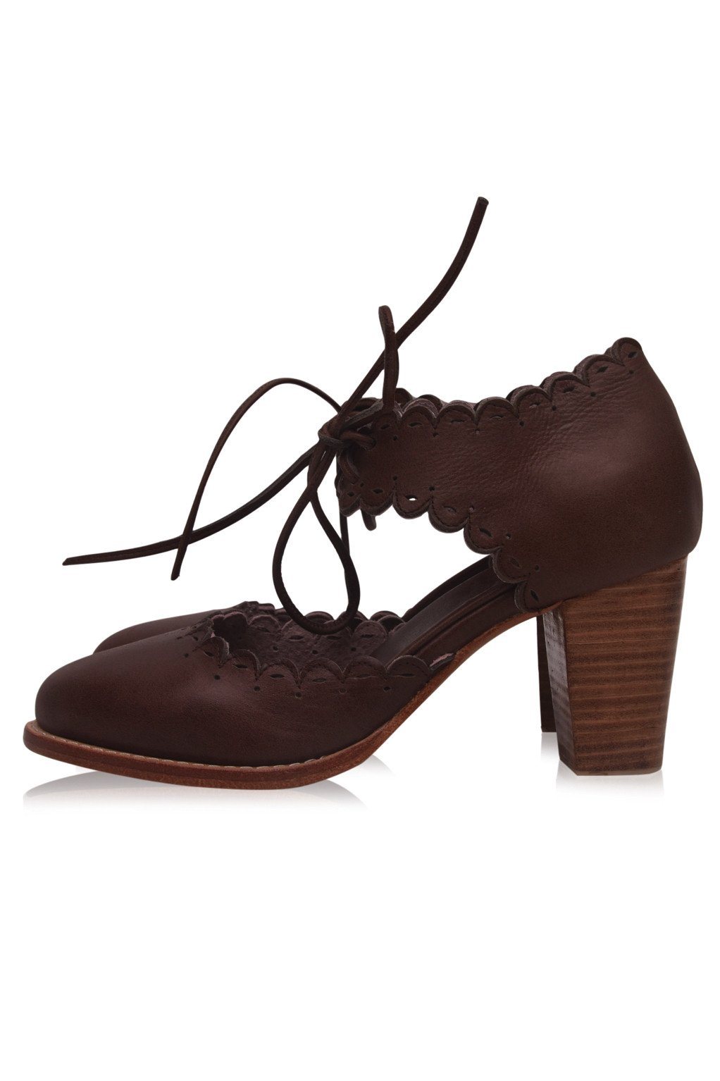 Escarpins en cuir bords festonnés talon carré bois — Dance Queen