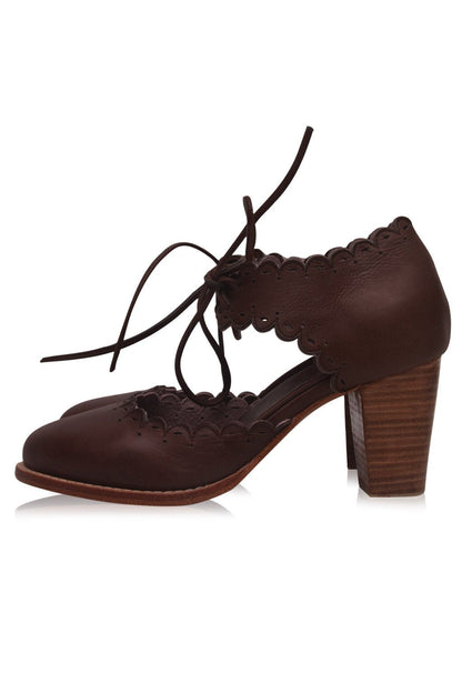Escarpins en cuir bords festonnés talon carré bois — Dance Queen