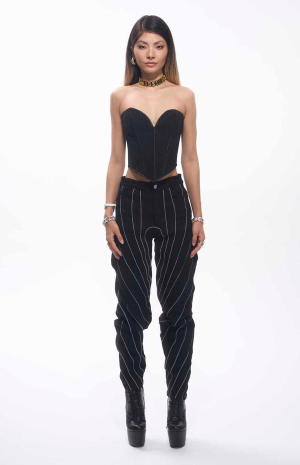 Pantalon noir broderies blanches
