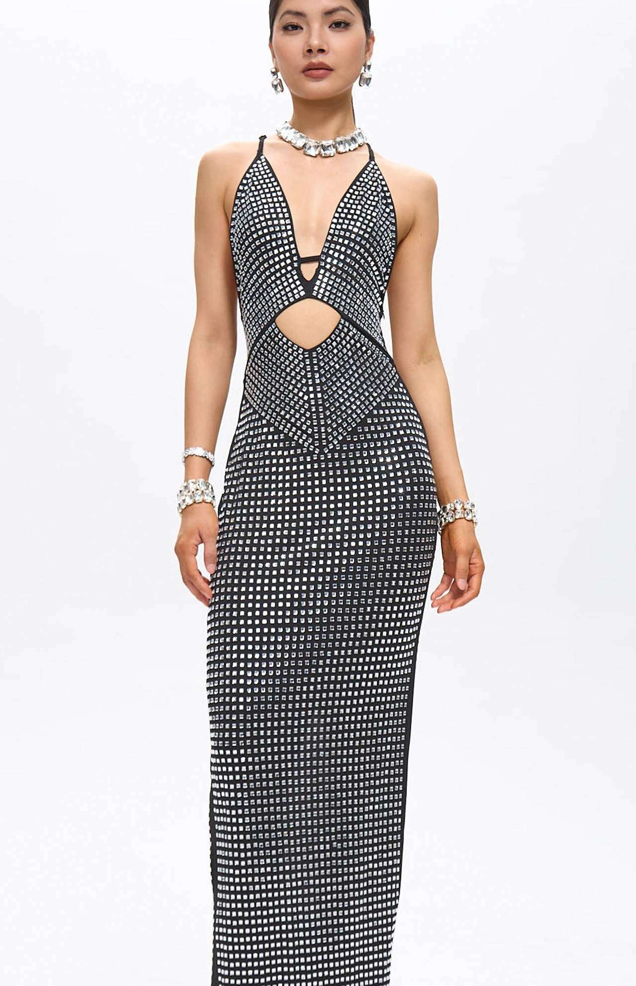 Robe longue noire découpée ornée de cristaux