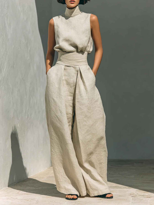 Completo due pezzi con top a collo alto senza maniche e pantaloni