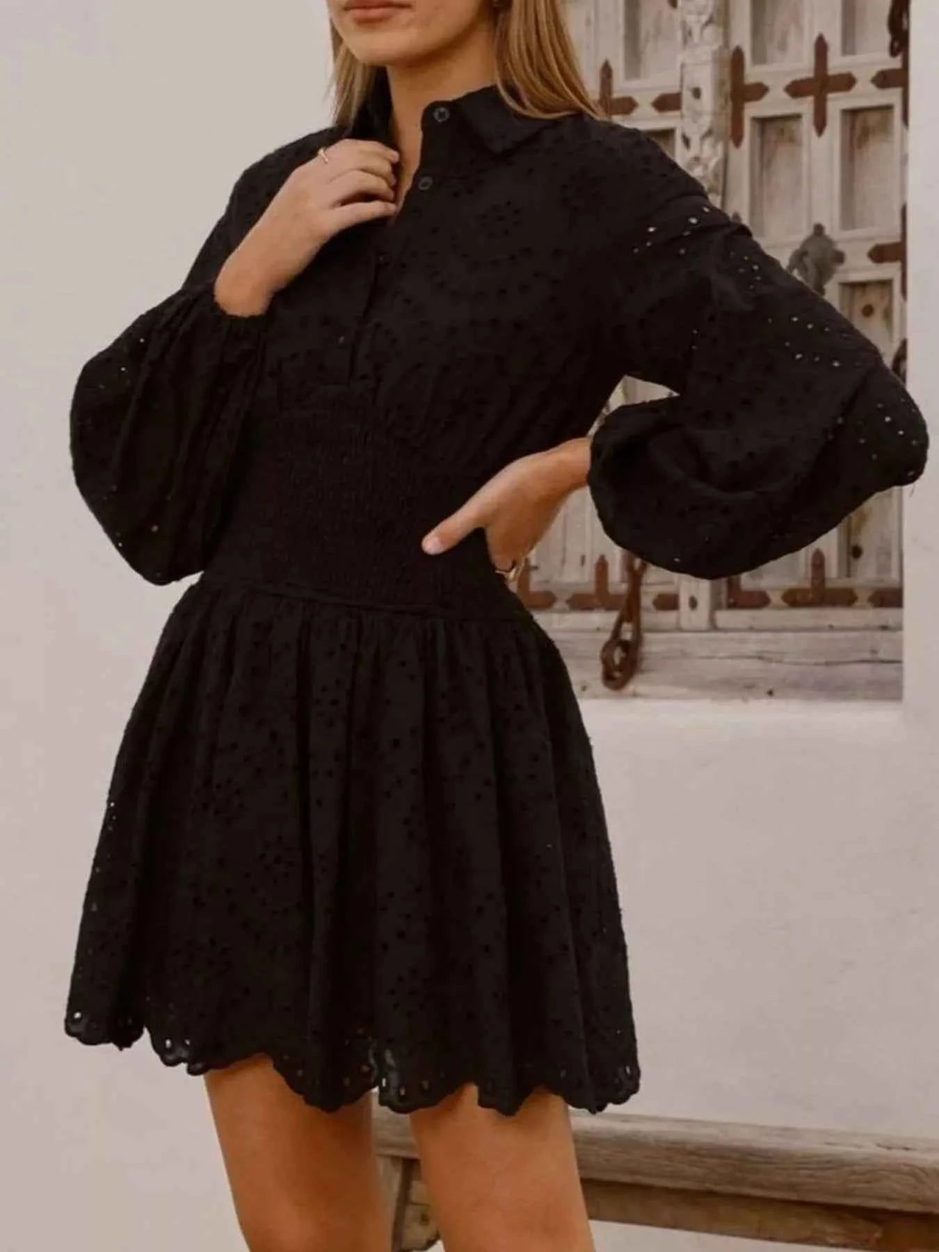 Robe mini à manches ballon et broderie anglaise