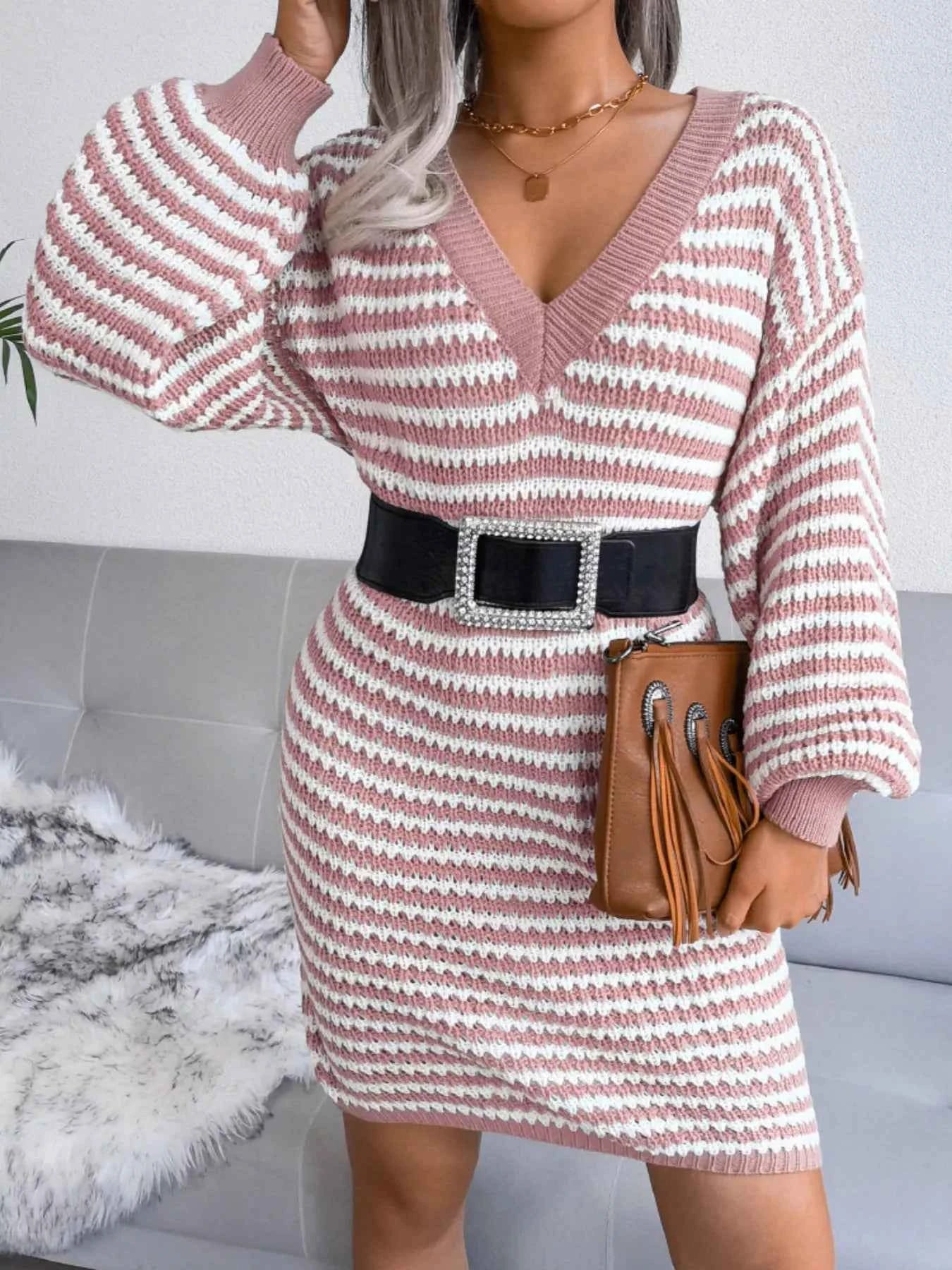 Robe pull rayée à col V et manches longues