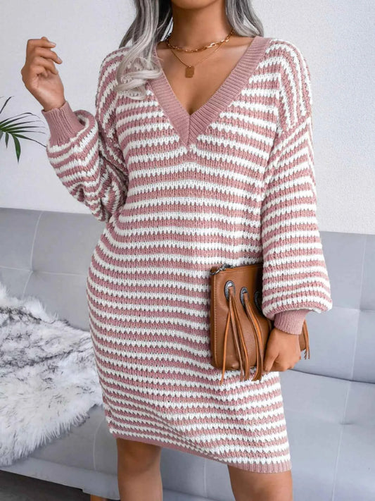 Robe pull rayée à col V et manches longues