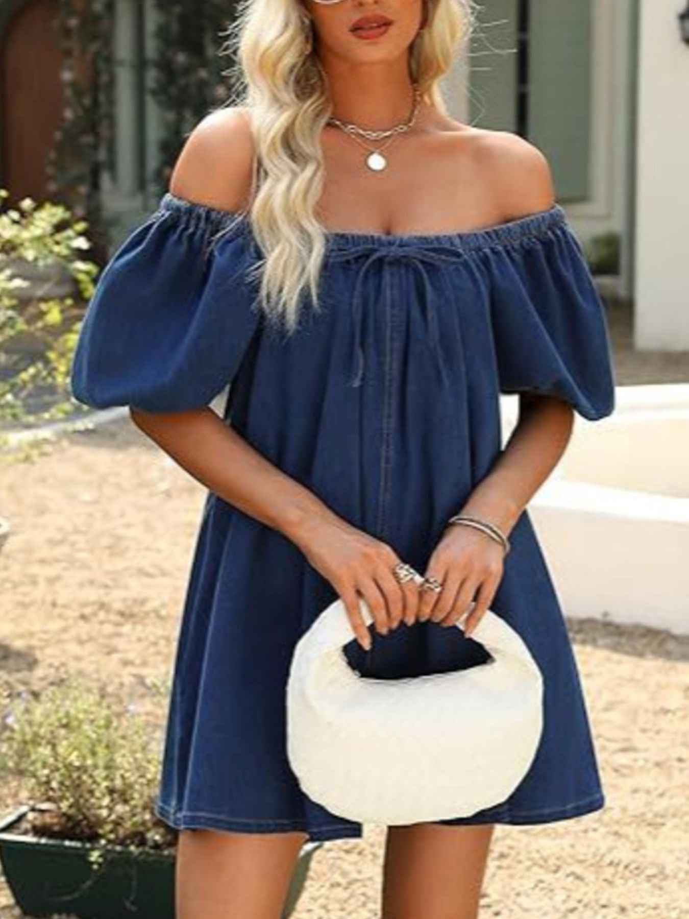 Robe en jean épaules dénudées avec lien à nouer