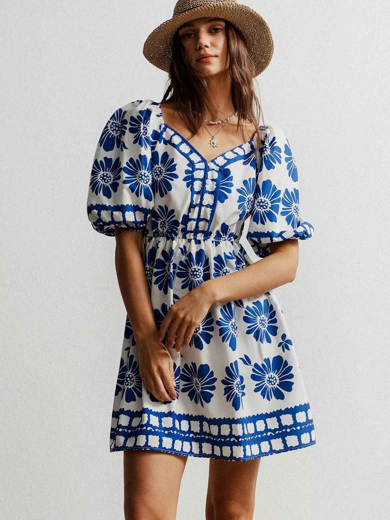 Robe courte à imprimé floral et manches bouffantes