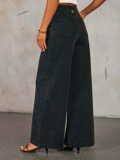 Jean taille haute à jambe large et décor boutons