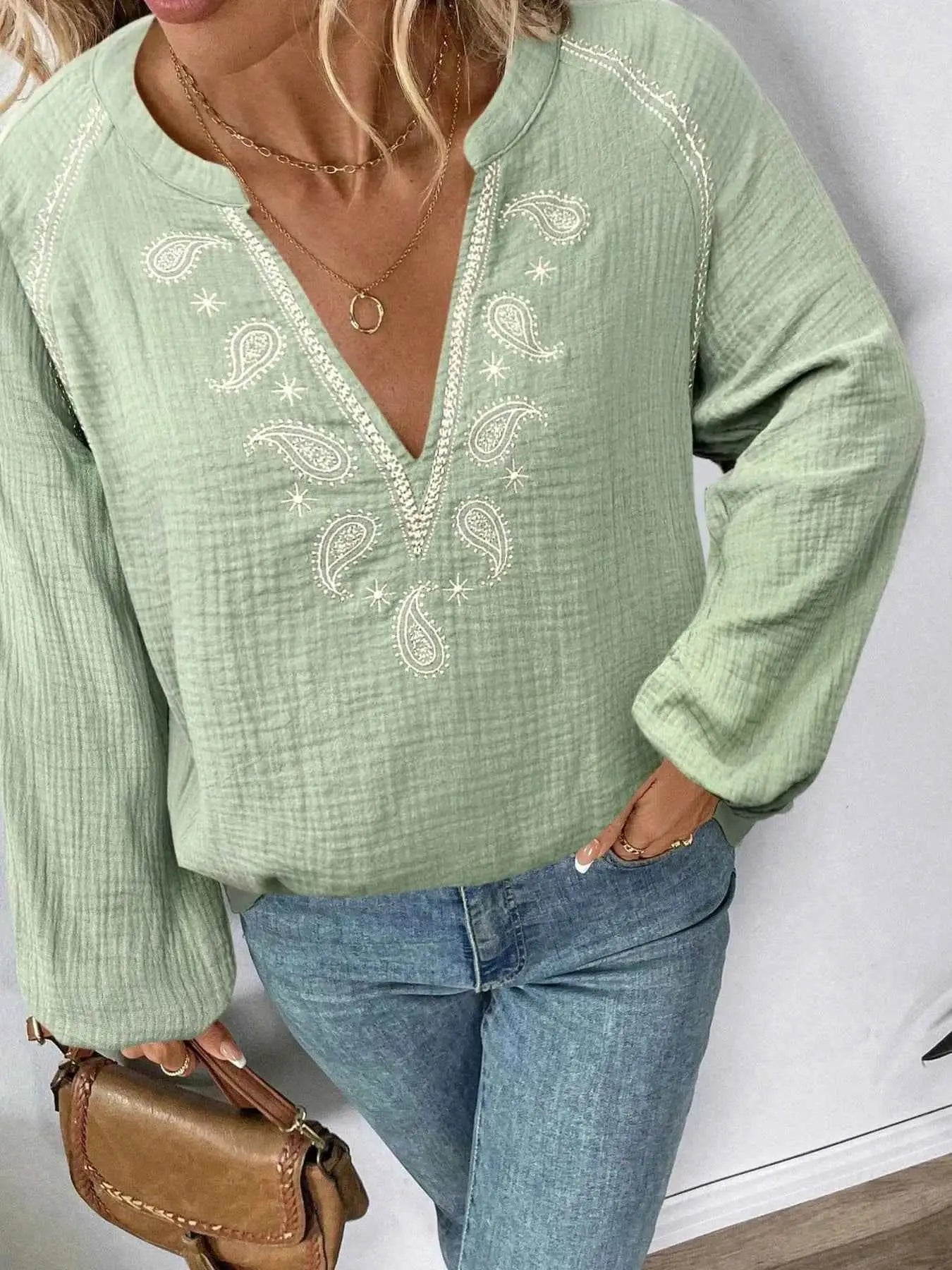 Blouse à motif paisley col cranté manches longues