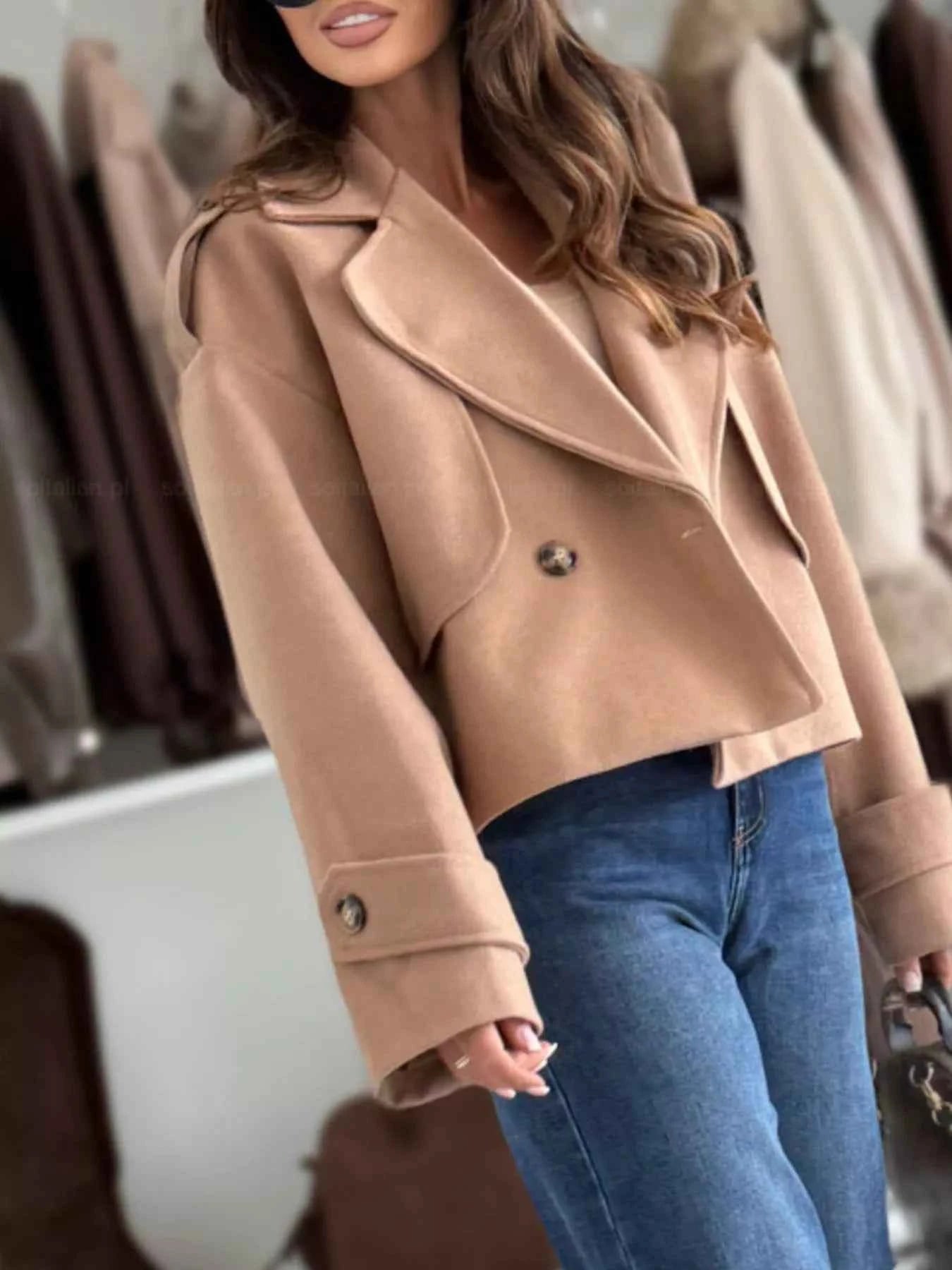 Veste courte croisée à boutons