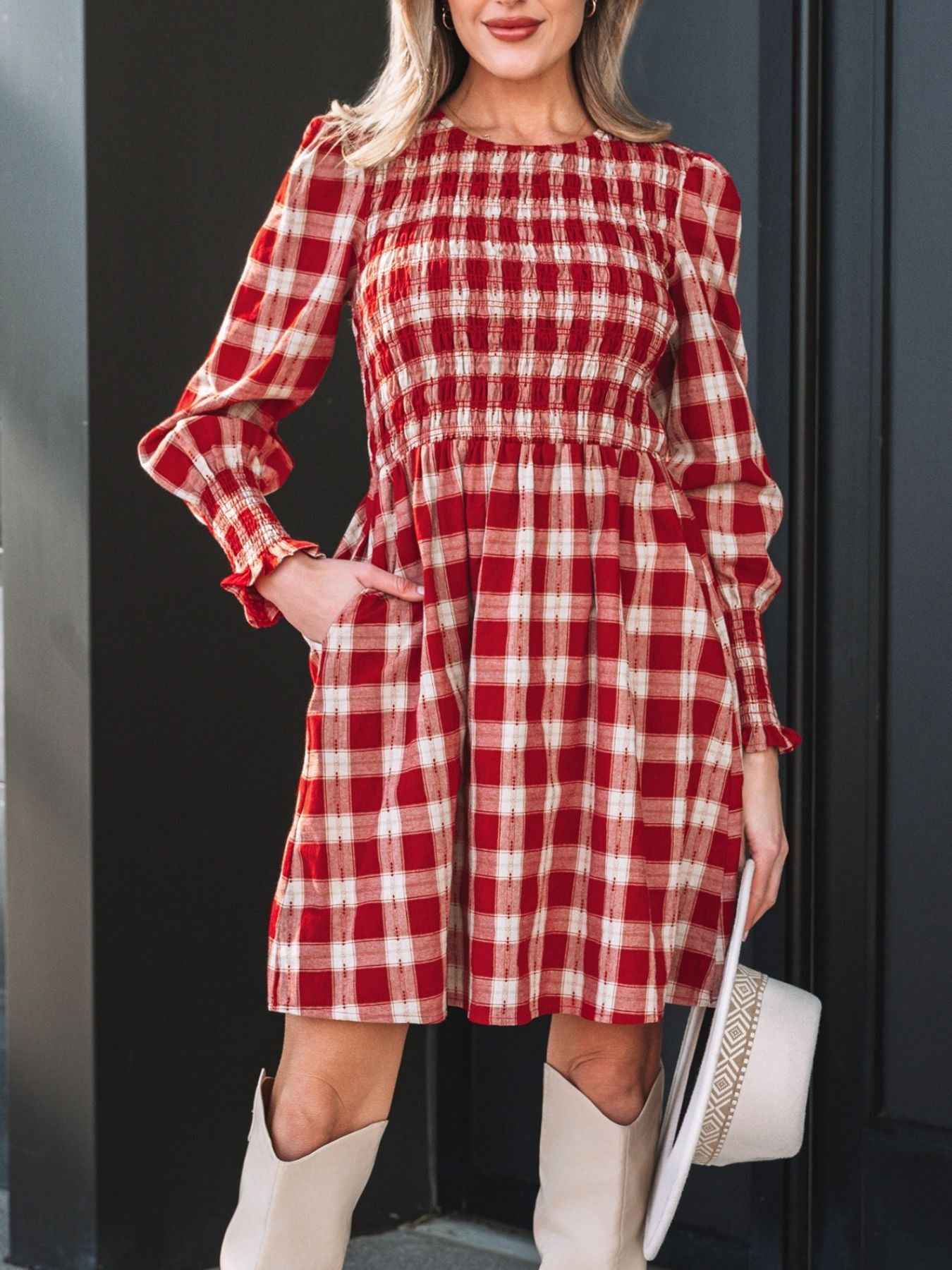 Robe mini smockée à manches bouffantes et imprimé écossais