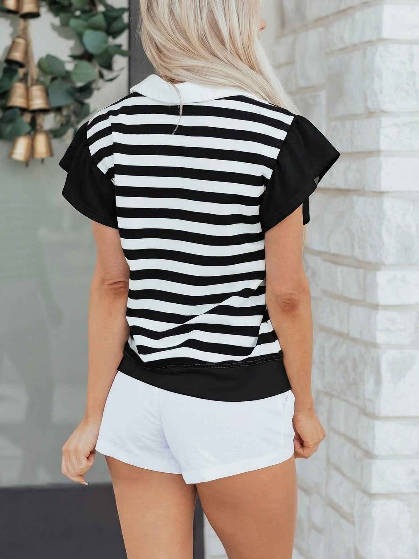 Blouse rayée à manches volantées