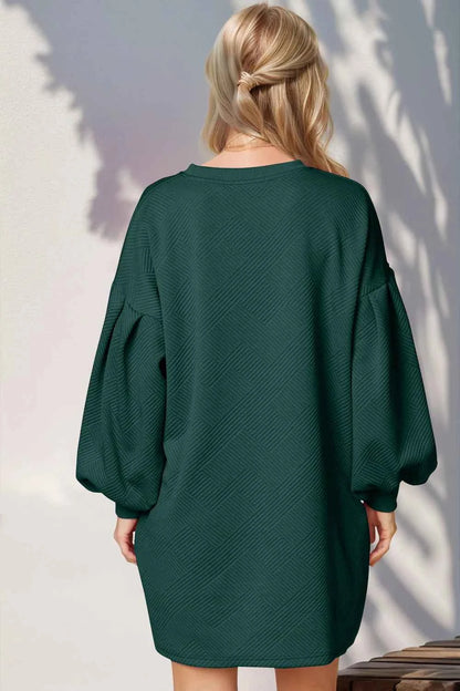 Mini-robe texturée à épaules tombantes et manches lanternes avec poches