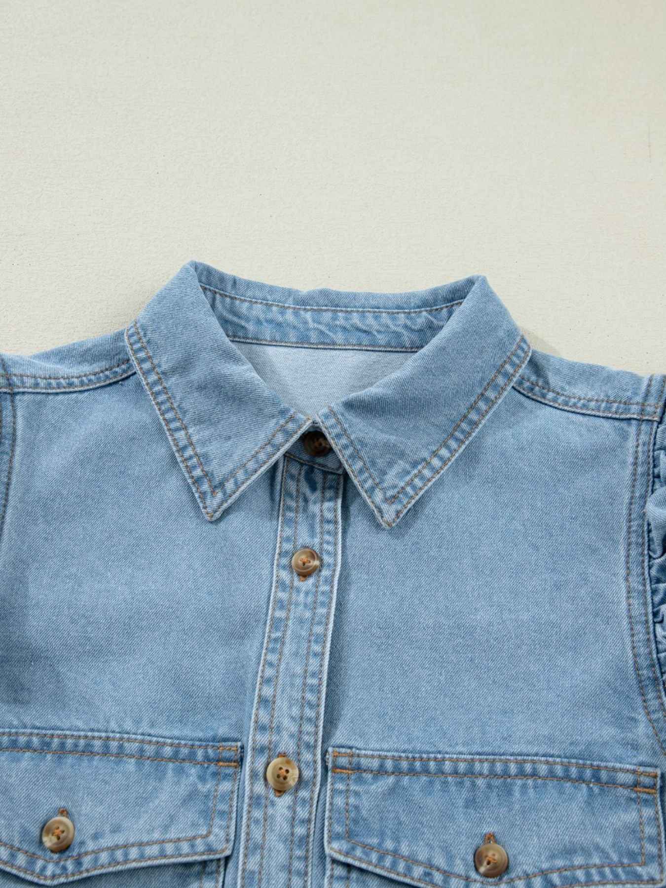 Chemise en jean boutonnée à volants