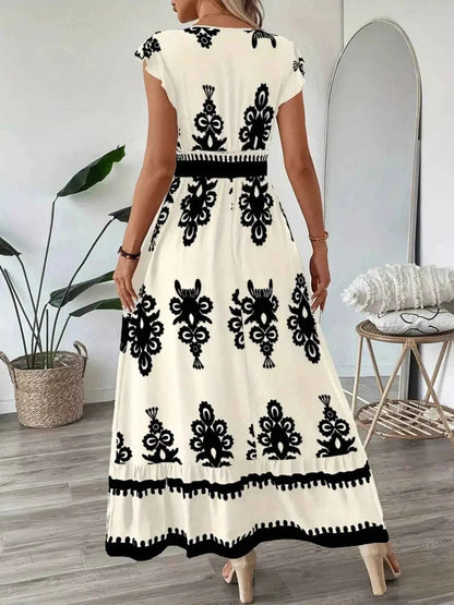Robe à imprimé, col V et manches courtes à volants