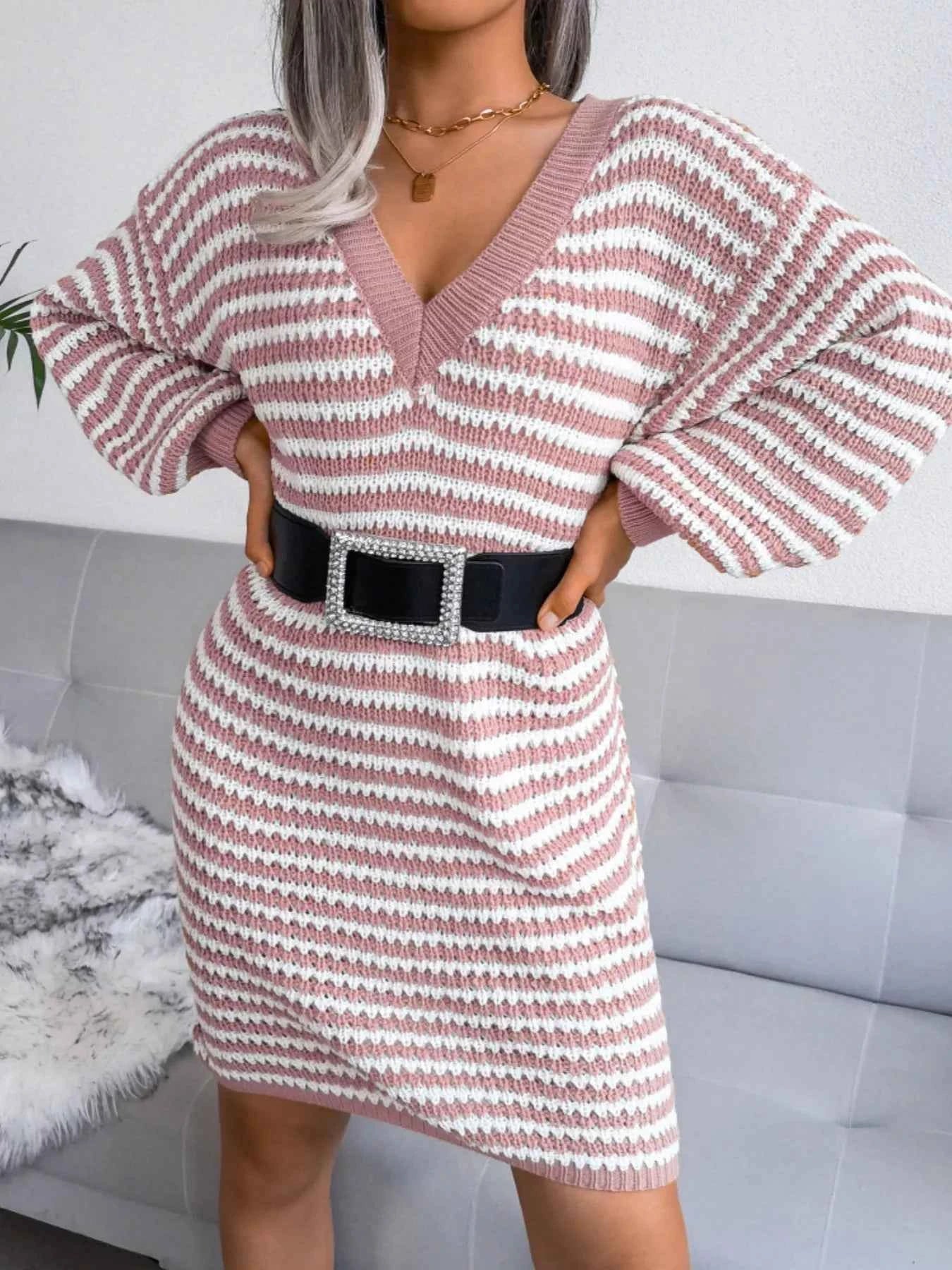 Robe pull rayée à col V et manches longues