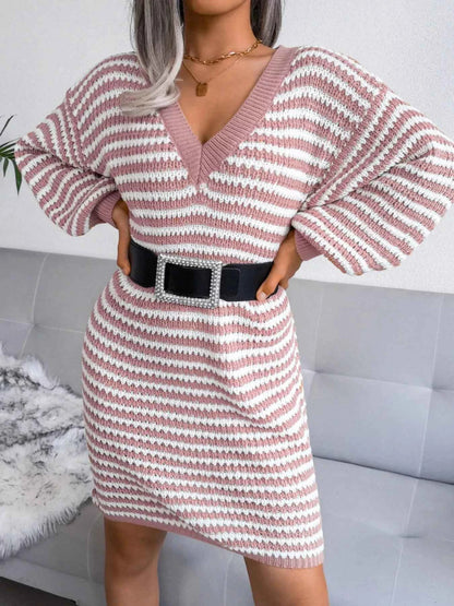 Robe pull rayée à col V et manches longues