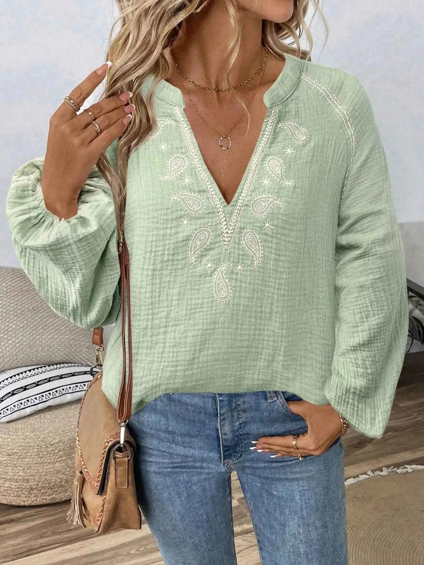 Blouse à motif paisley col cranté manches longues