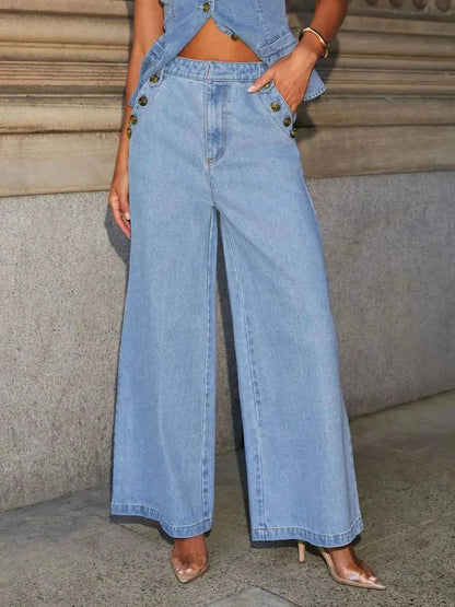 Jean taille haute à jambe large et décor boutons