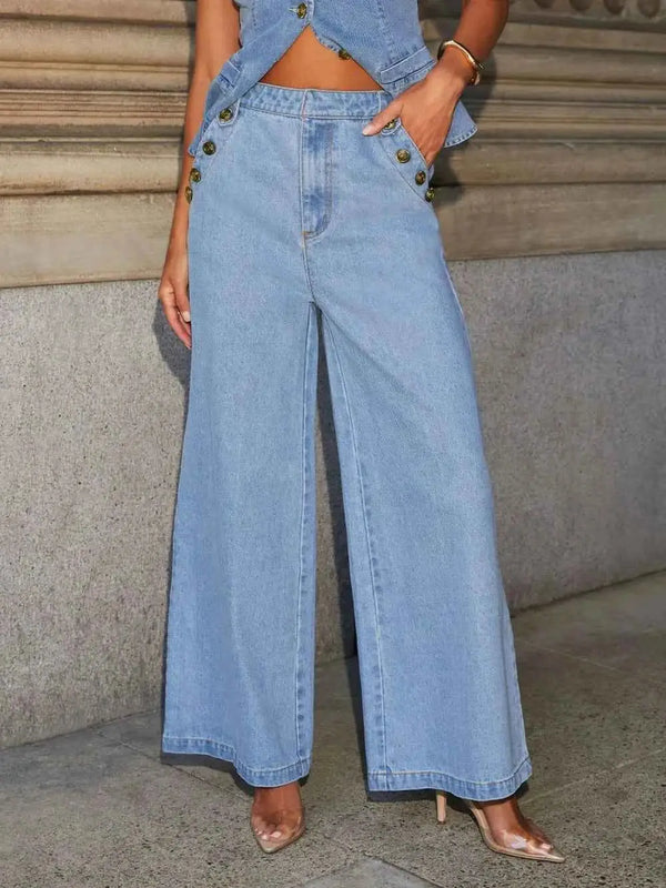 Jean taille haute à jambe large et décor boutons