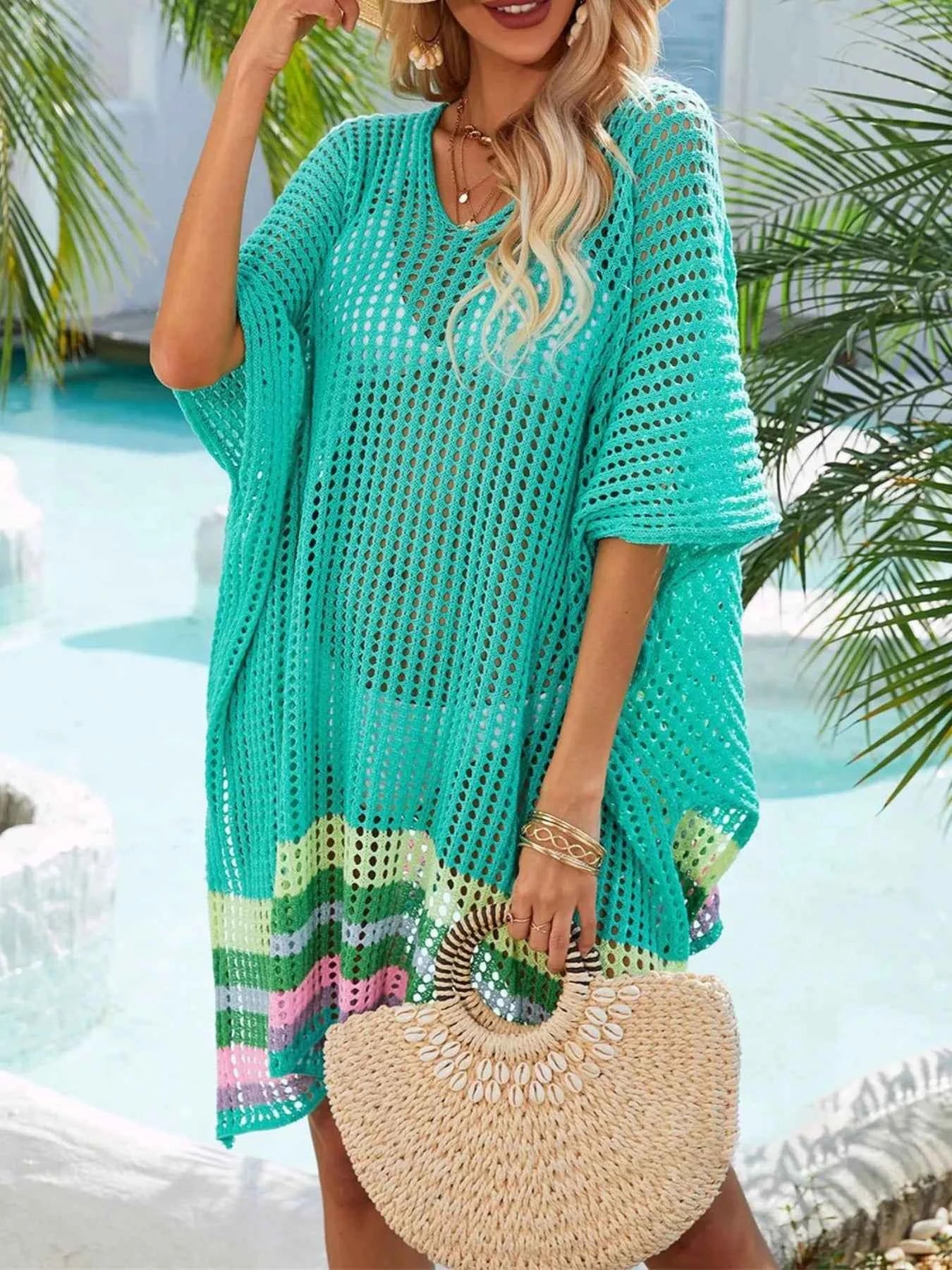 Robe cache-maillot col V en crochet ajouré