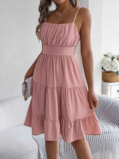 Robe camisole à dos smocké et jupe étagée
