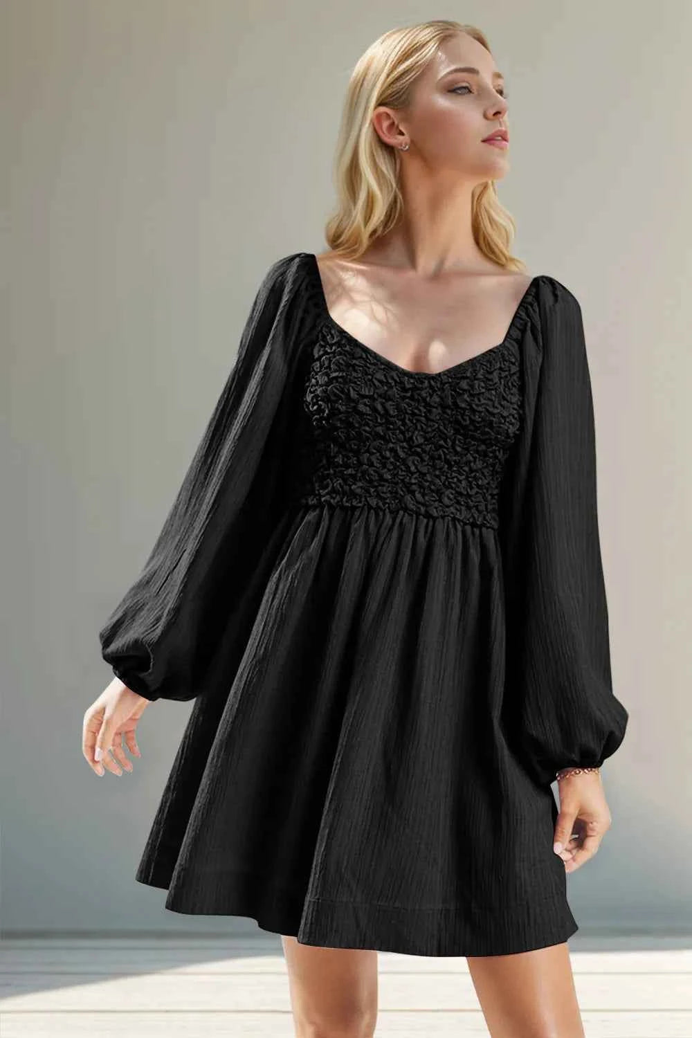 Mini-robe texturée smockée à manches ballon