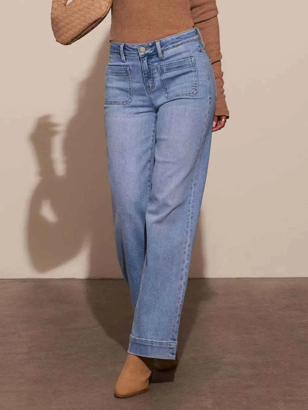 Jean taille haute à jambe large et poches plaquées