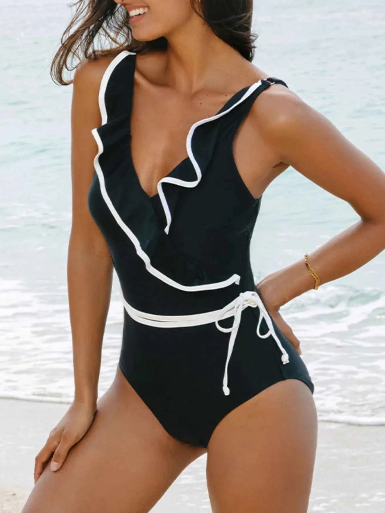 Maillot de bain une pièce col V à volants
