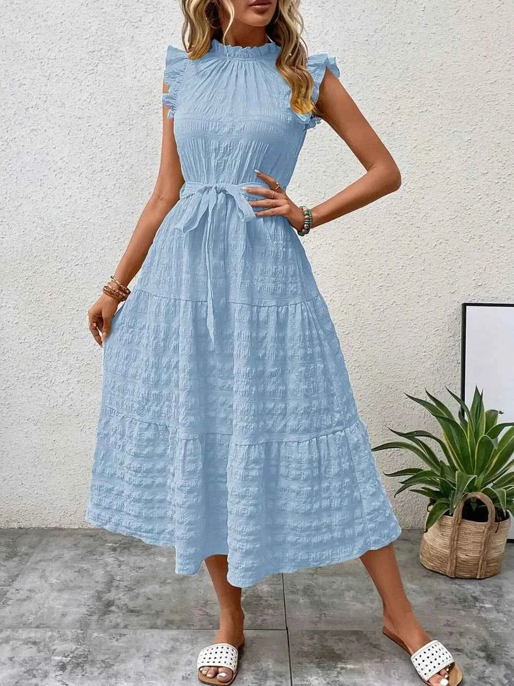 Robe midi à manches courtes, volants et lien à nouer