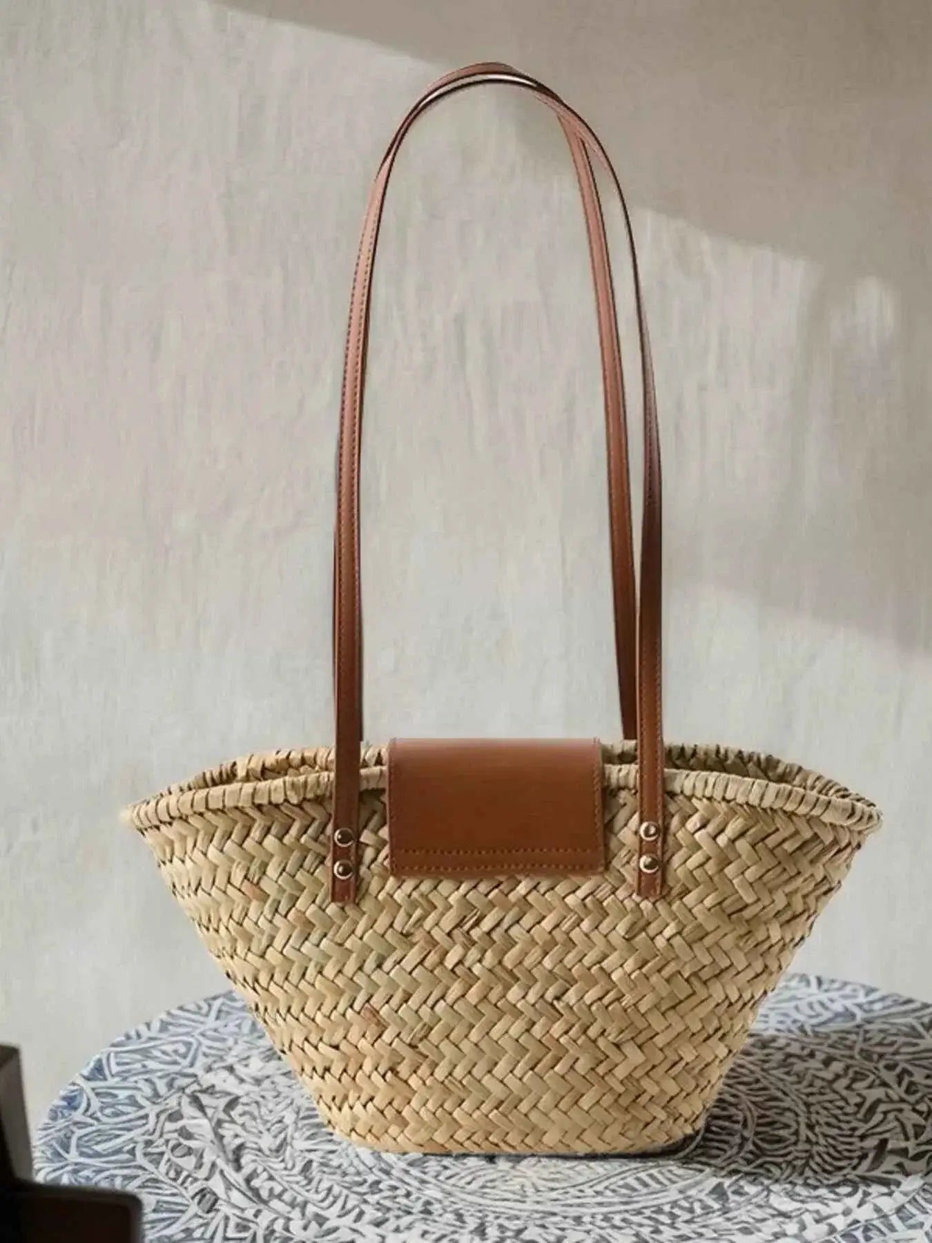 Sac à épaule en paille tressée et accents cuir