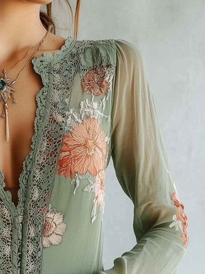 Blouse fleurie avec détail en dentelle