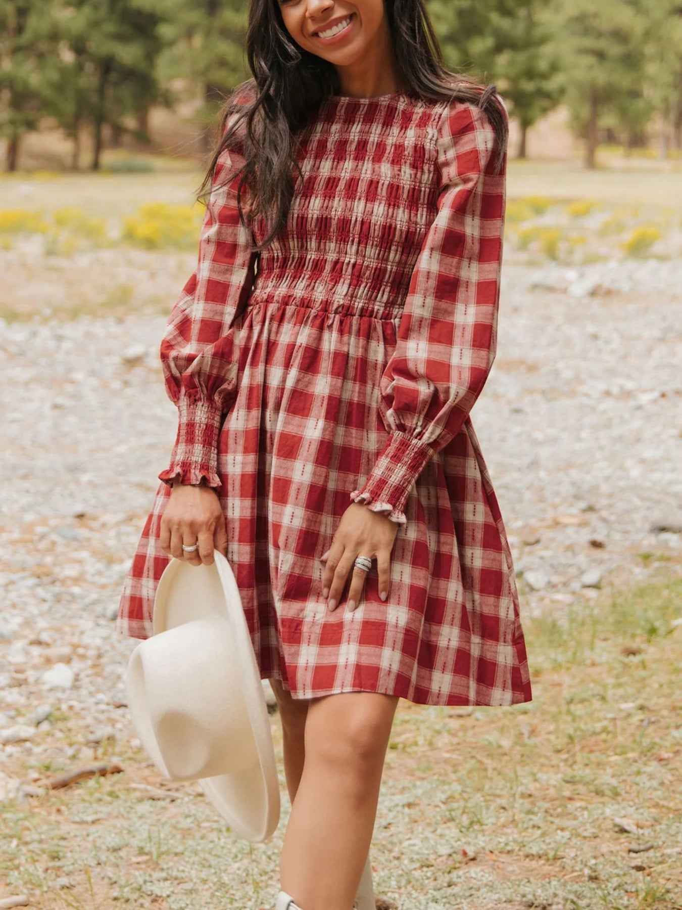 Robe mini smockée à manches bouffantes et imprimé écossais