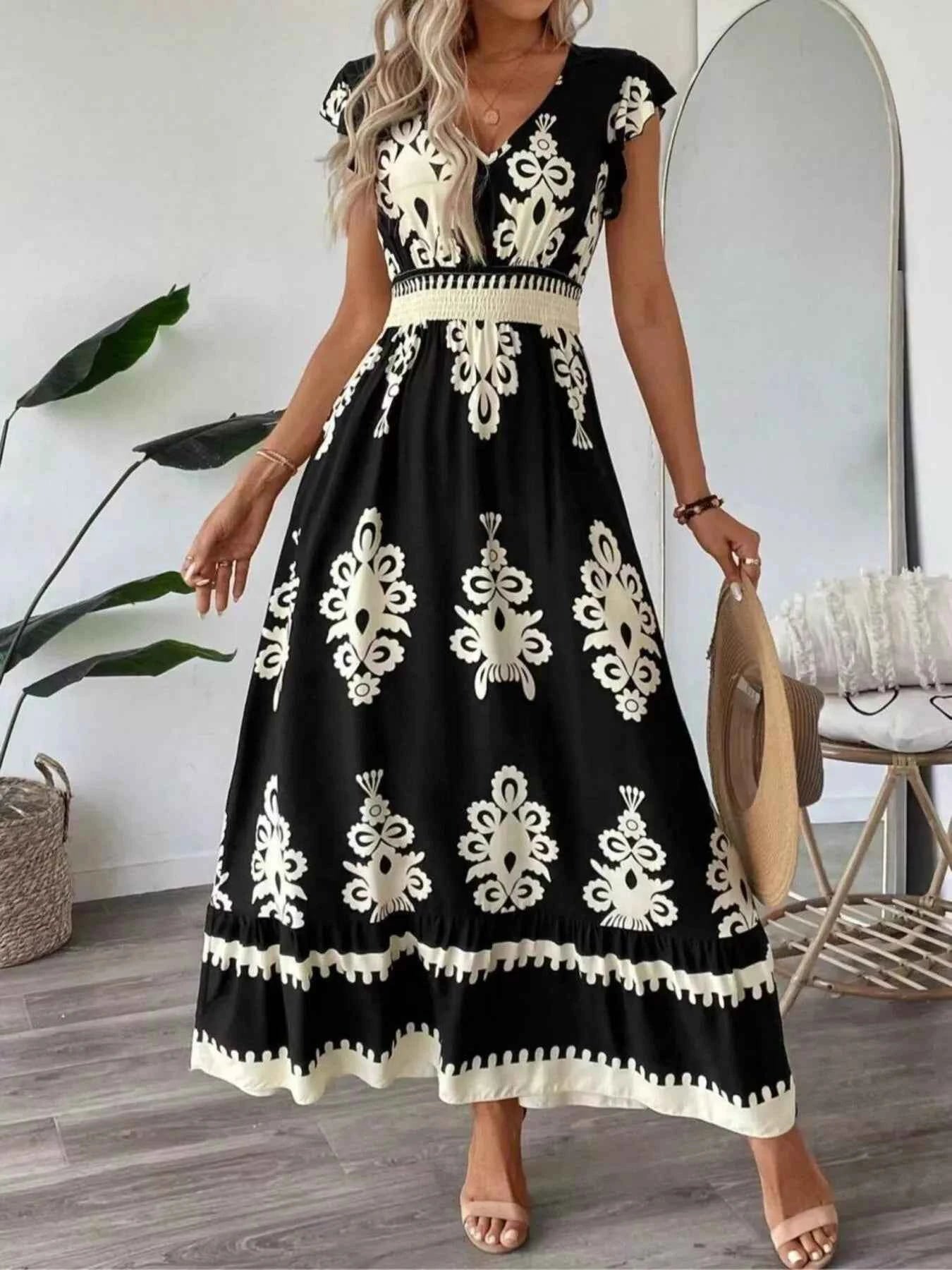 Robe à imprimé, col V et manches courtes à volants