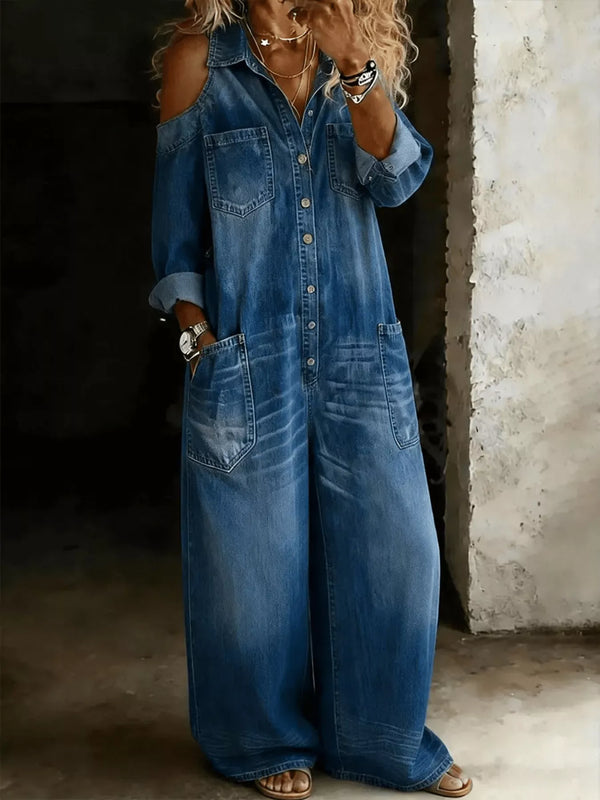 Combinaison jean ample col chemisier cold shoulder boutonnage poches patch bleu délavé