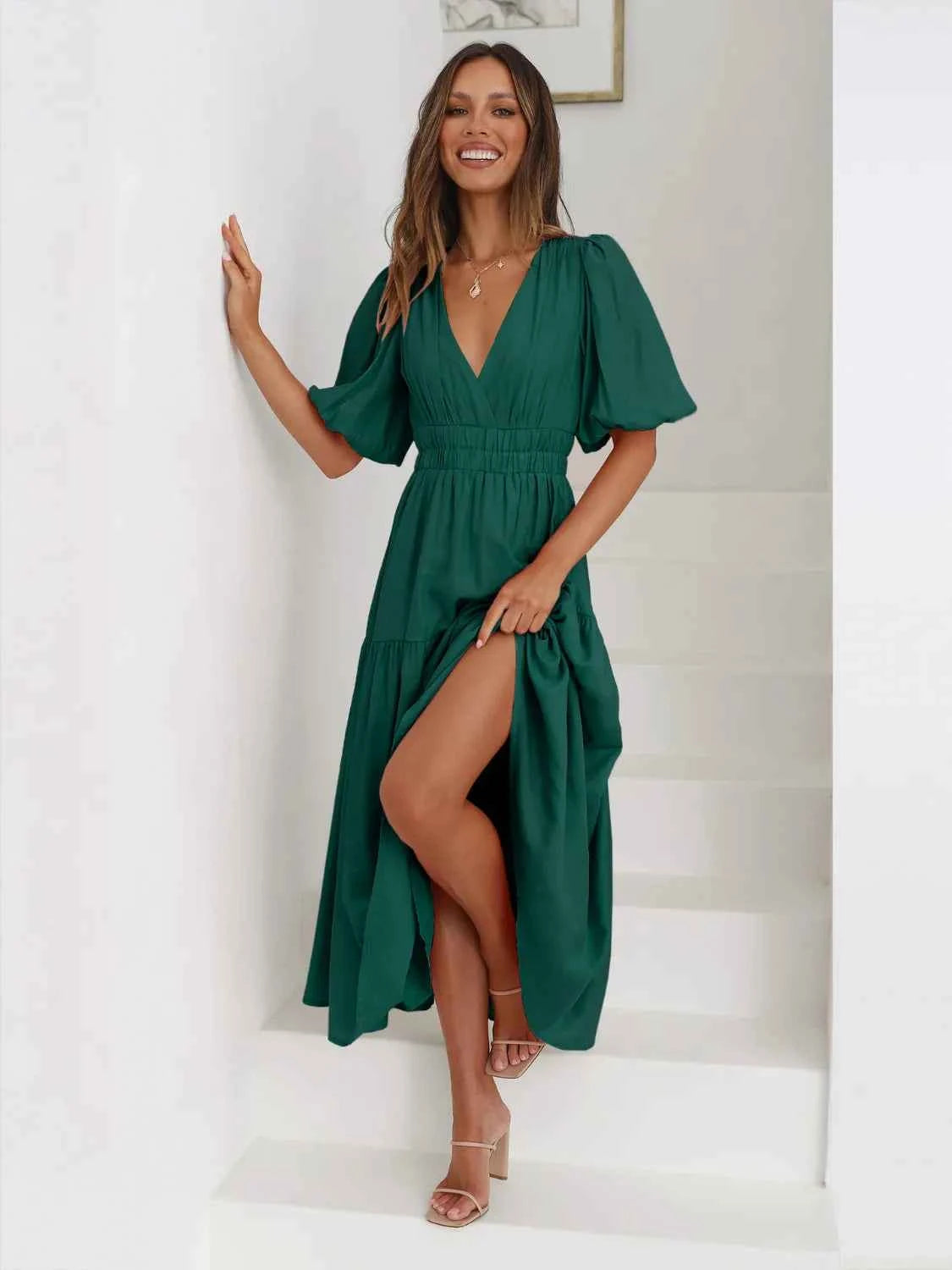 Robe midi croisée à étages et manches mi-longues