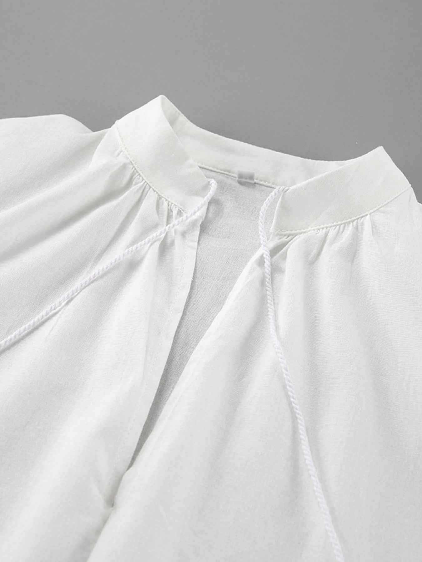 Ensemble deux pièces blouse à col noué et manches ballon avec short