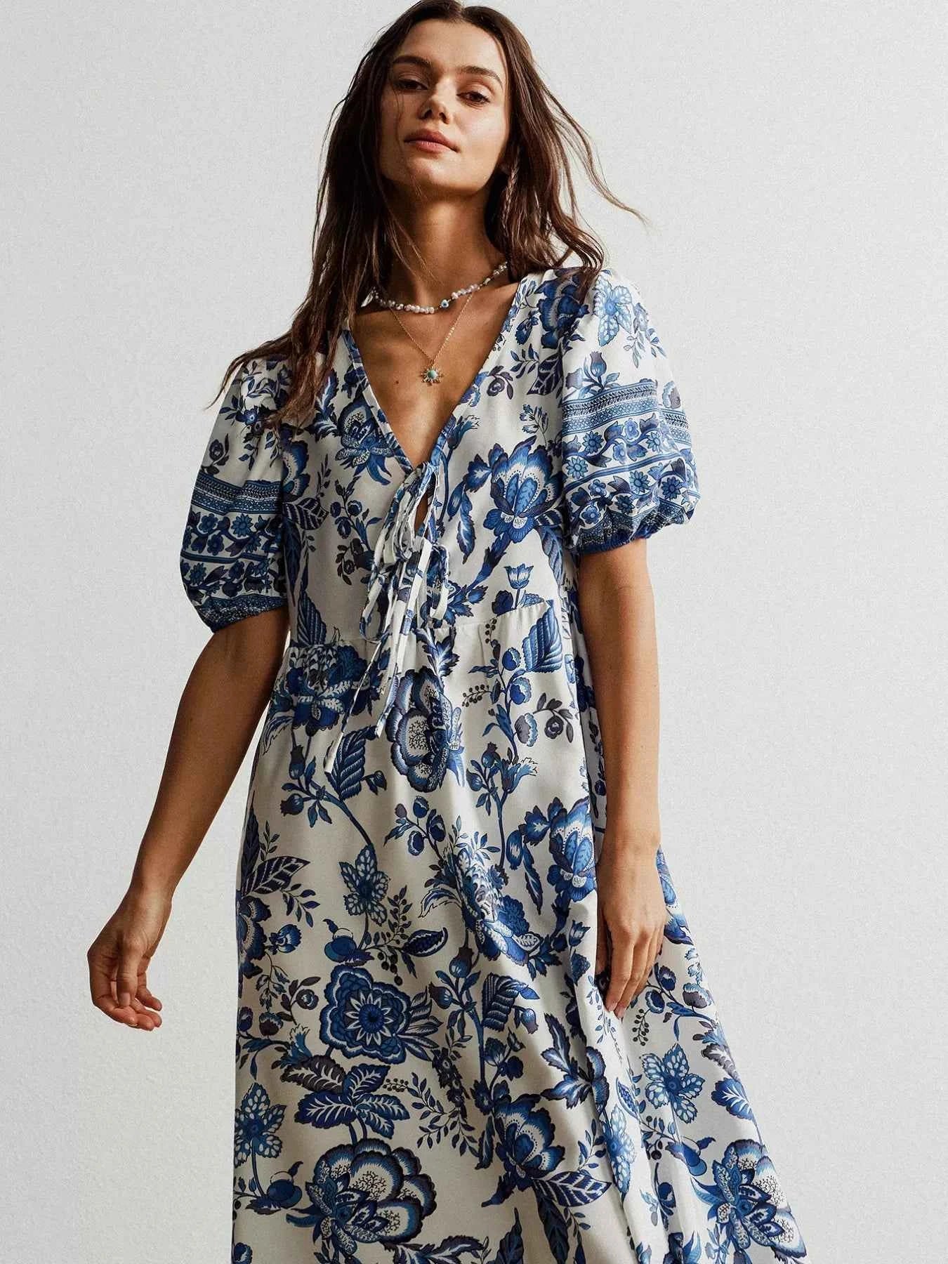 Robe maxi à imprimé floral, col noué et manches bouffantes